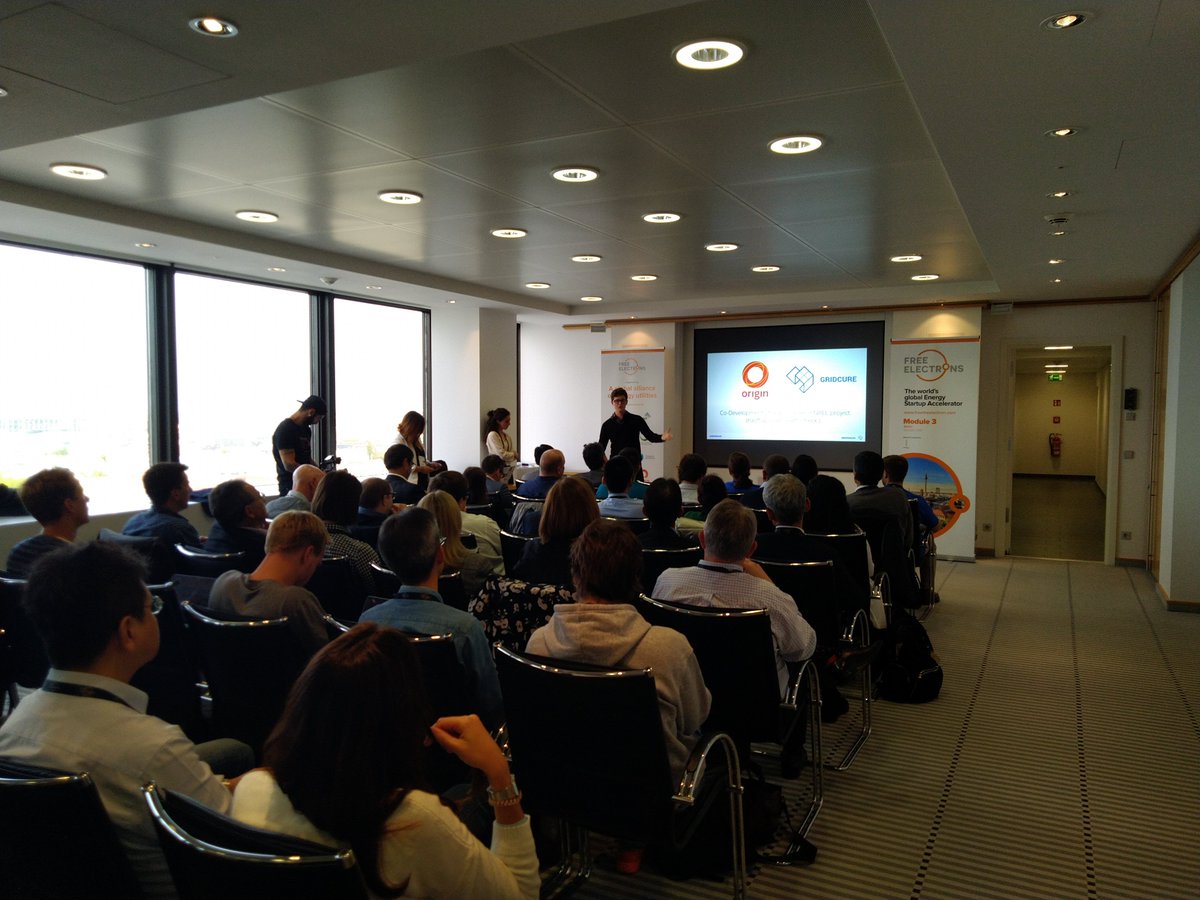 freeelectronspr's tweet photo. The day started early at @innogy_innohub  office in Berlin where alongside the chance to better know this Utility, startups will keep on showing their pilots progress #freeelectrons18 https://t.co/M1ZSV3wnGt