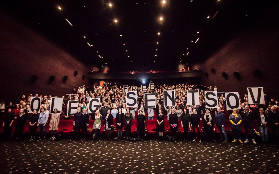 LithuaniaMFA's tweet image. Inconvienent film festival in #Vilnius was opened with expressing support to #Ukrainian 🇺🇦 filmmaker Oleg Sentsov who is at the moment illegally imprisoned in Russia. #freeolegsentsov