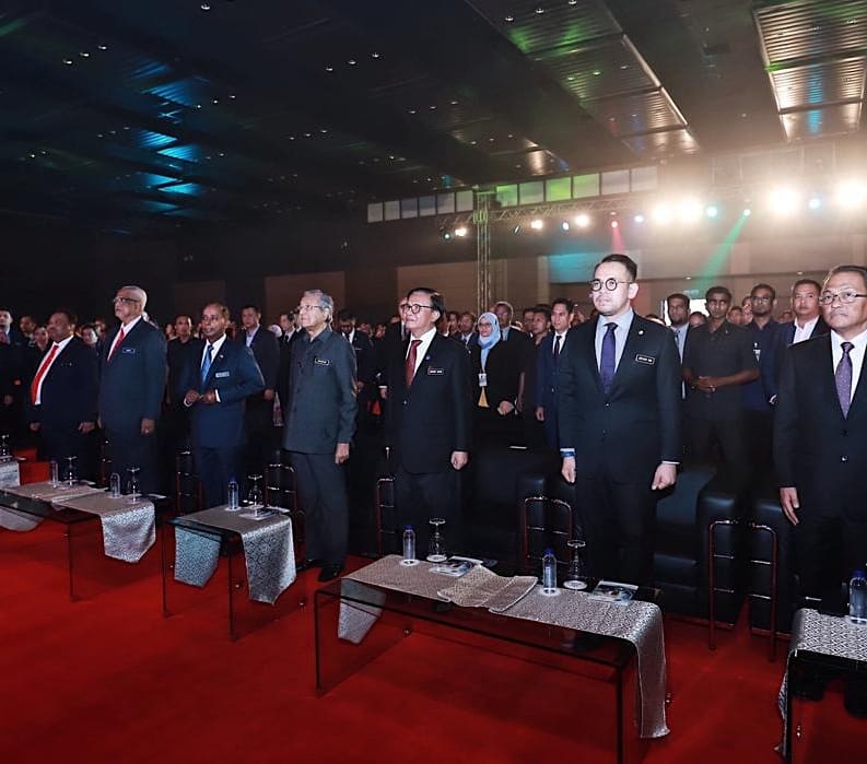 MITEC_MY's tweet photo. Snapshots of the Prime Minister's first visit to MITEC in conjunction with Majlis Anugerah Tangan Emas Perdana Menteri (MATEPM) 2018
A warm welcome @chedetofficial
#EventsatMITEC #MITEC #VenueofChoice #justddiferent #MATEPM2018 https://t.co/JresmL6UT3