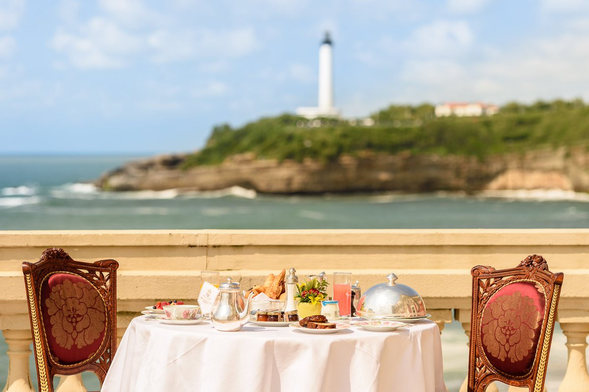 Et si on commençait la journée par un délicieux petit-déjeuner ?! ☕🥐
Bonne journée à tous !