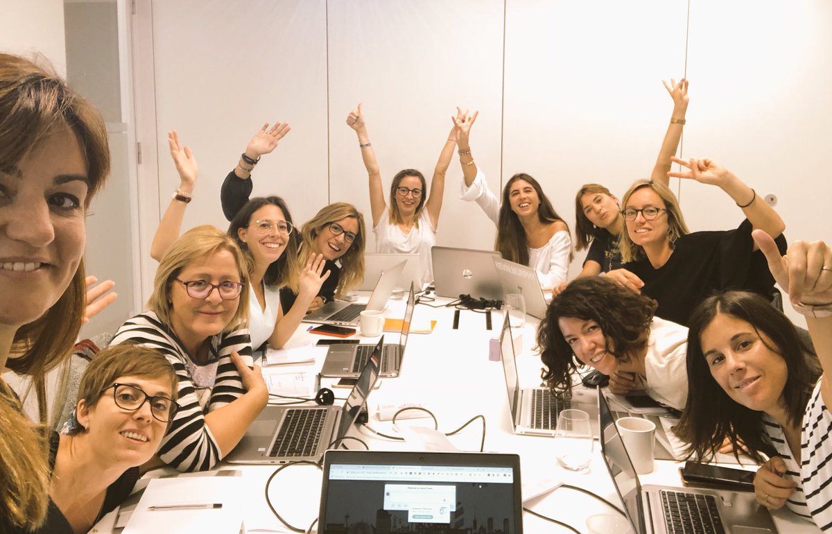 CrisUt's tweet photo. El equipo de #Montibello actualizándonos sobre #Twitter con @EvaRomeu dentro del posgrado de Comunicación Digital de @InstitutoInesdi https://t.co/yh4SHuRJiP