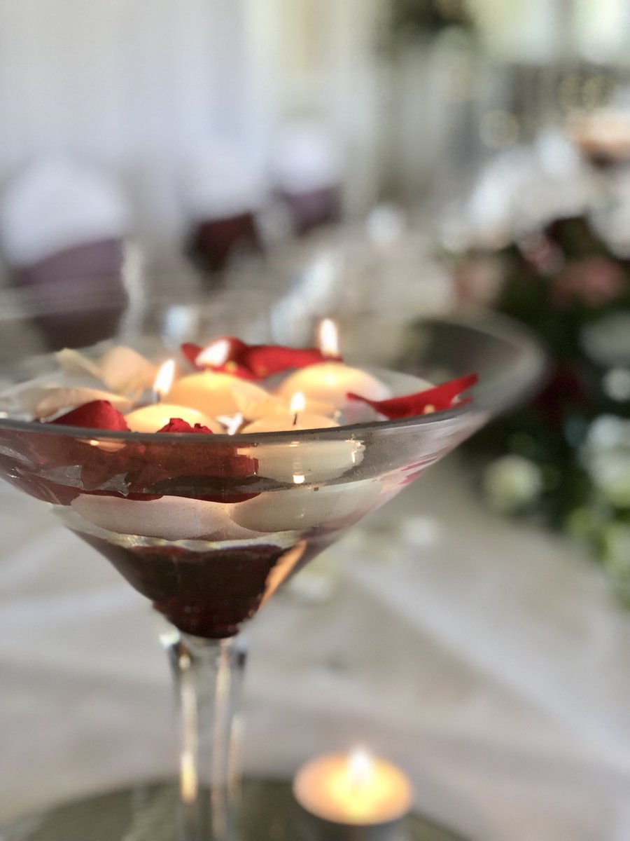 WeddingsatKGC's tweet photo. Beautiful in burgundy for Mr &amp; Mrs West on Saturday 😍🥂 @JeanettesGC nailed the cake again! 👌 #Congratulations #wedding #surreywedding https://t.co/idJlBzuEHK