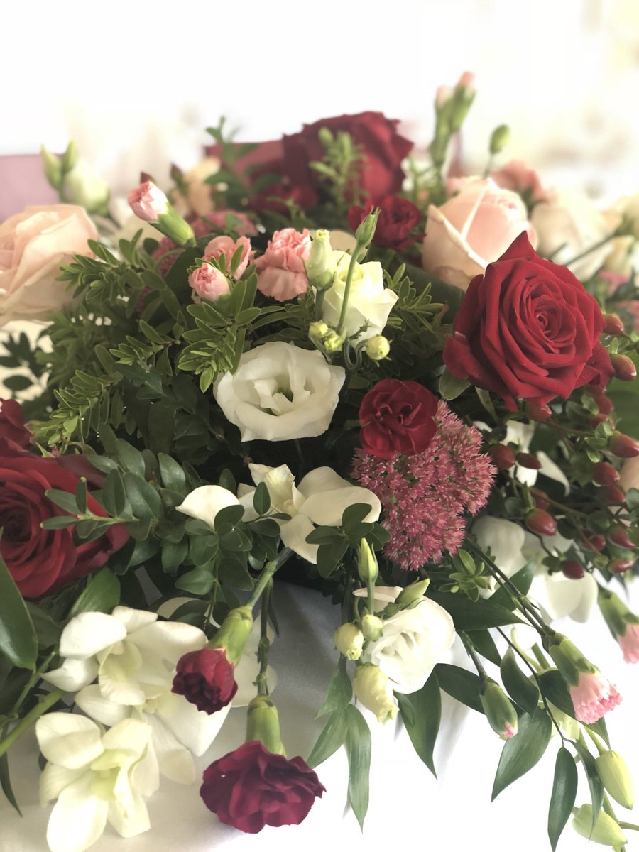 Beautiful in burgundy for Mr &amp; Mrs West on Saturday 😍🥂 <a href="/JeanettesGC/">JeannettesGreatCakes</a> nailed the cake again! 👌 #Congratulations #wedding #surreywedding