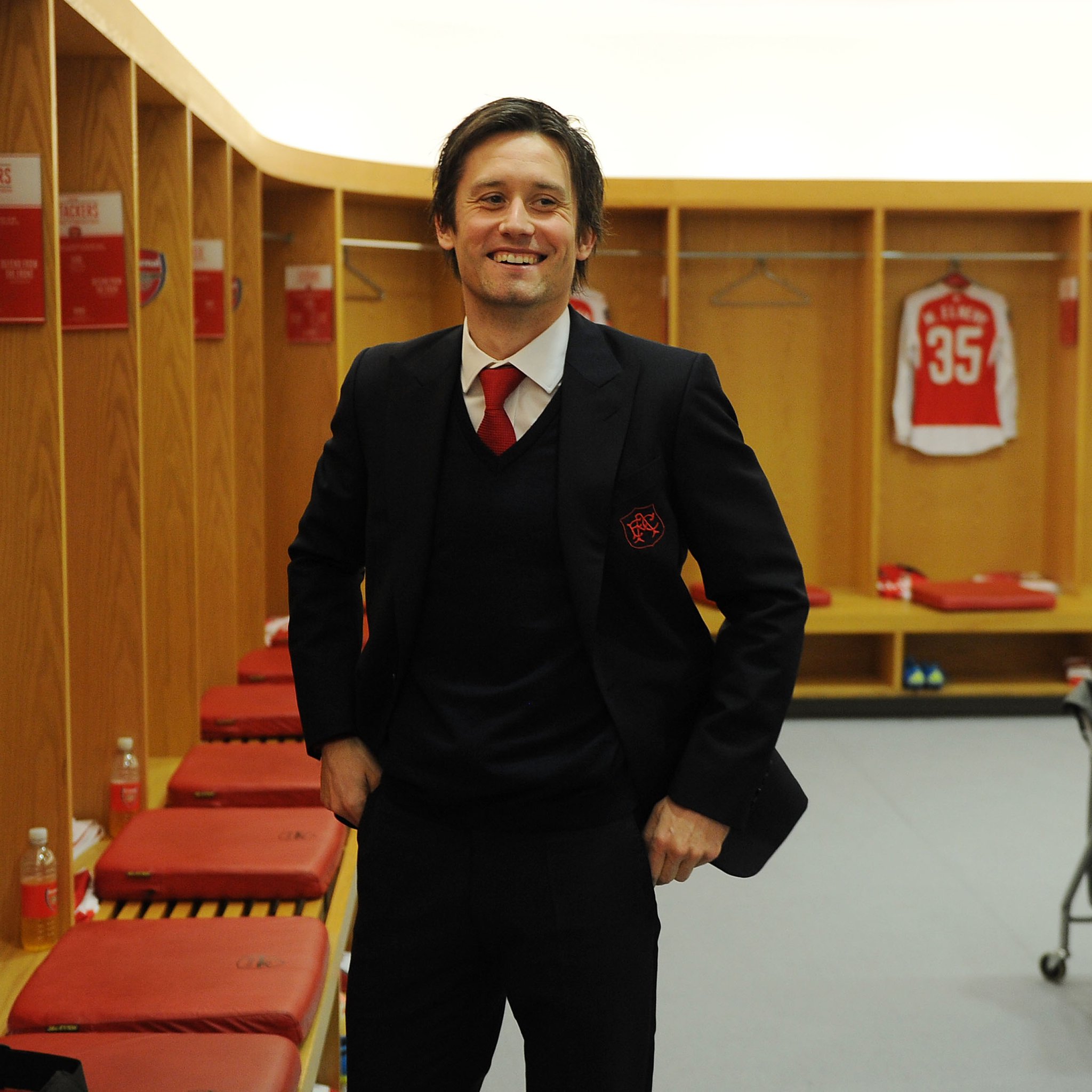 Happy birthday Tomas Rosicky, may you live long to witness Arsenal lift the Premier League trophy . 