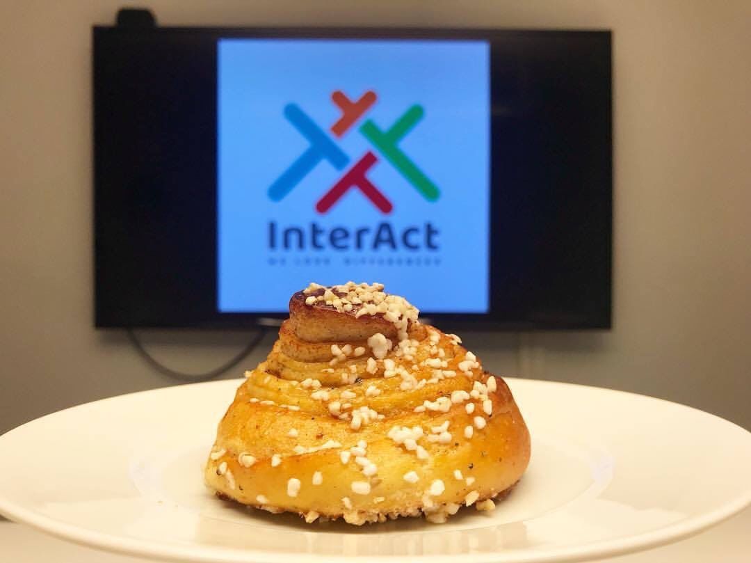interact_ab's tweet image. Today, October 4, is “kanelbullens dag” in Sweden. Have a kanelbulle and enjoy! 😋
#InterAct #Kanelbulle #kanelbullar #kanelbullensdag #kanelbullens #Swedish #SwedishTradition #swedishfika