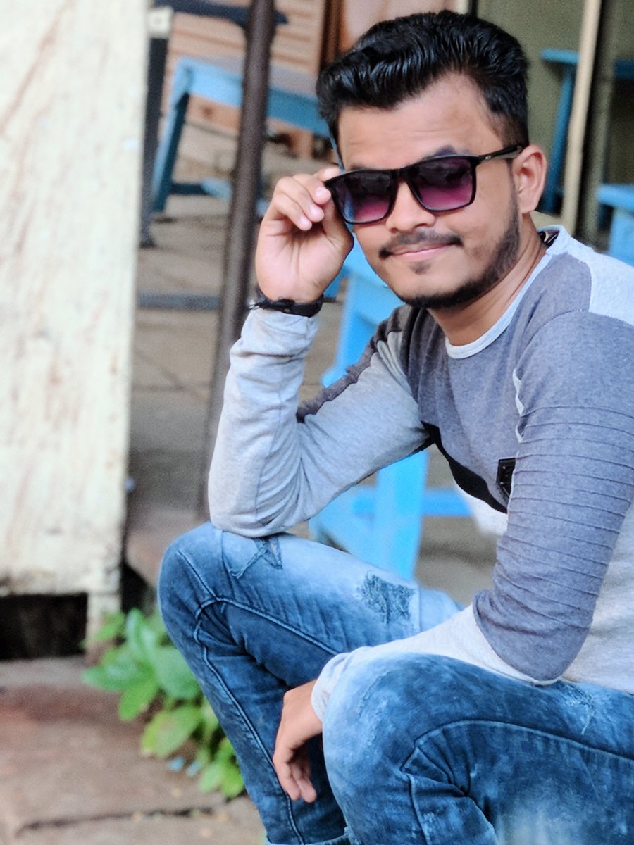 AsliDevil's tweet photo. Sochta hoon ke woh kitne masoom thay, Kya se kya ho gaye dekhte dekhte 😜😎 #ChangedLook #OnePlus6 https://t.co/WAFRH5knpt