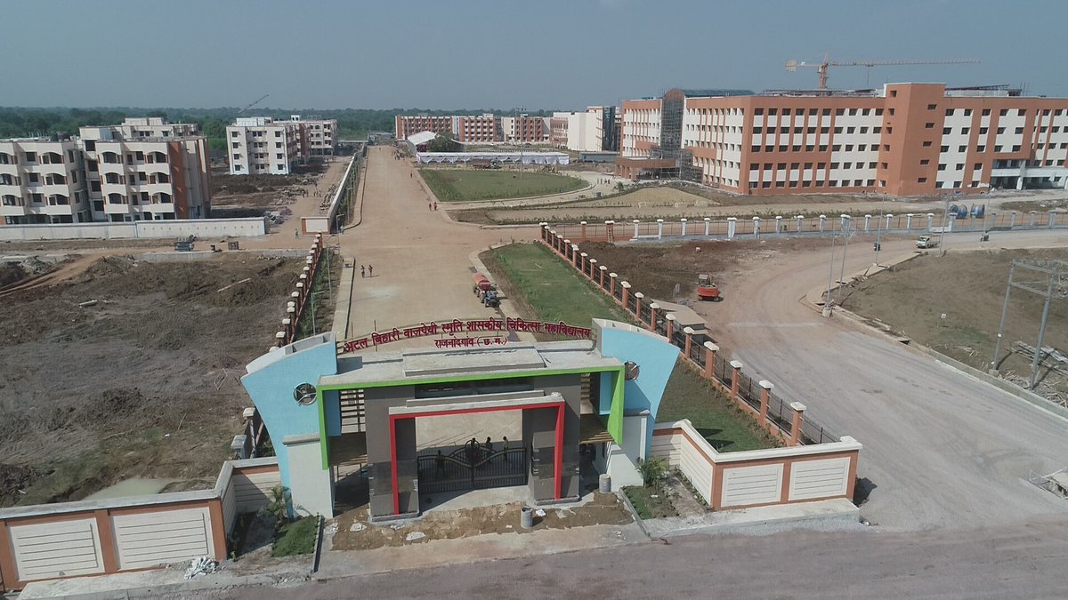 नवीन अटल बिहारी बाजपेयी स्मृति शासकीय चिकित्सा महाविद्यालय राजनांदगांव का शुभारंभ हुआ इस महाविद्यालय से स्थानीय इच्छुक छात्रों को न सिर्फ चिकित्सकीय अध्ययन के लिए दूर जाना पड़ेगा बल्कि घर के नज़दीक रह कर वे मेडिकल जैसे विषय में ज्ञान अर्जित कर समीपस्थ जनता की देखभाल कर सकेंगे