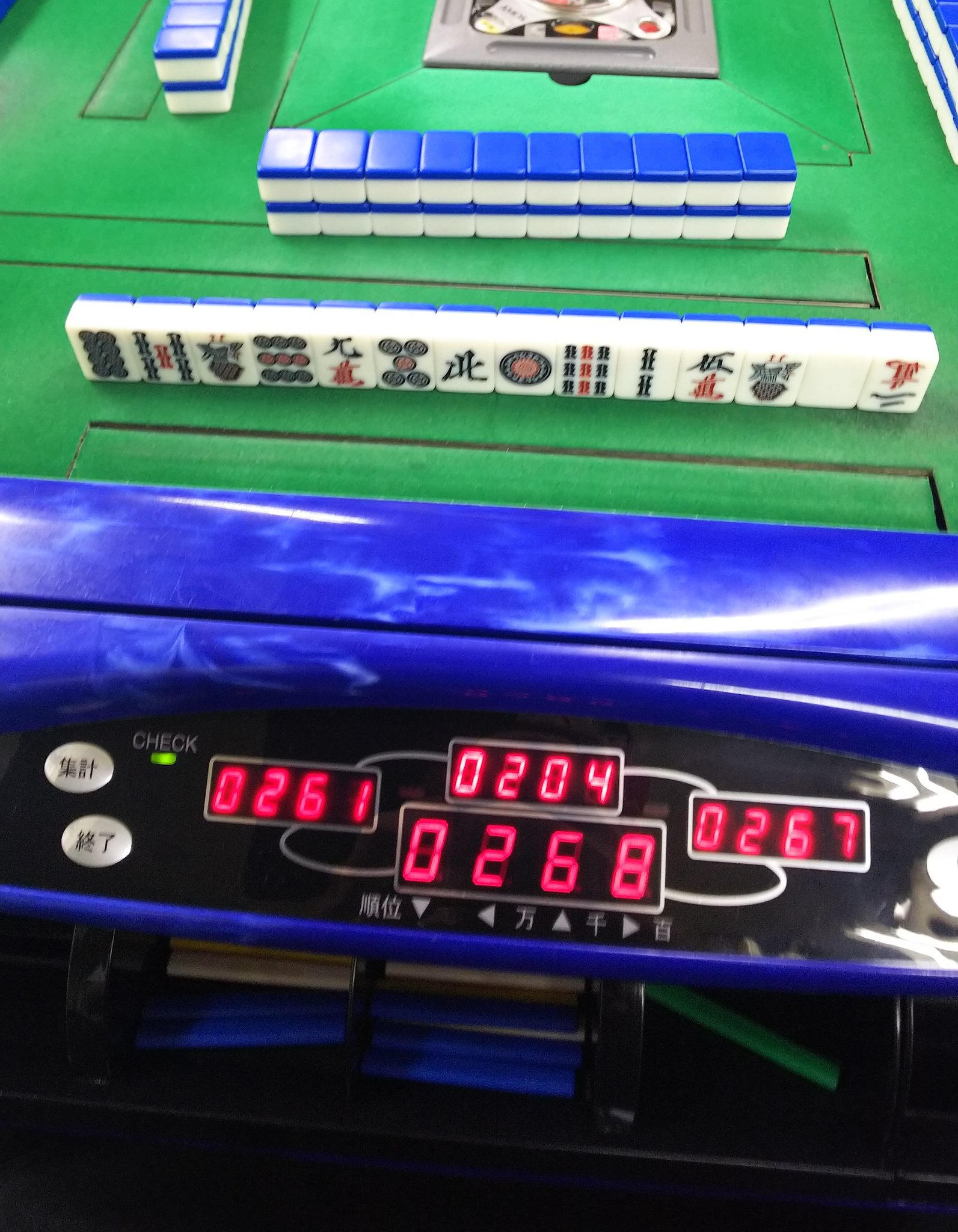 じょんうん 三毛猫さん 半荘位トップが取れなく 久々のオーラストップ目での出来事です 鉄鳴きの麒麟児 のフィルさんのネタ クソ配牌絵はがきが欲しい方はご連絡お待ちしてます 何 T Co Fc7fsfld4s Twitter