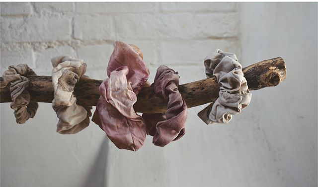 Teinter_Taylor's tweet photo. three cheers for scrunchies
.
.
Christmas market making is beginning and filling the house with coffee smells and the whir of the sewing machine. .
.
.
.
.
#scrapfabric #handmade #maker #scrap #zerowaste #ethicallymade #creativesolutions #simplepallette #naturaldye #plantdye #eco https://t.co/IPn60XIpuz