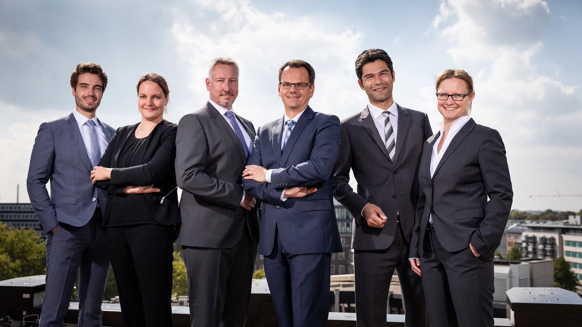 Die GESTHUYSEN Patent- und Rechtsanwälte aus Essen erwarten Euch zur INITIALE, die morgen im Kongresszentrum Dortmund startet. Das Team verfügt über Expertise im Bereich der Elektrotechnik, Sensorik, der physikalischen Mess- und Analysetechnik und im Maschinenbau.