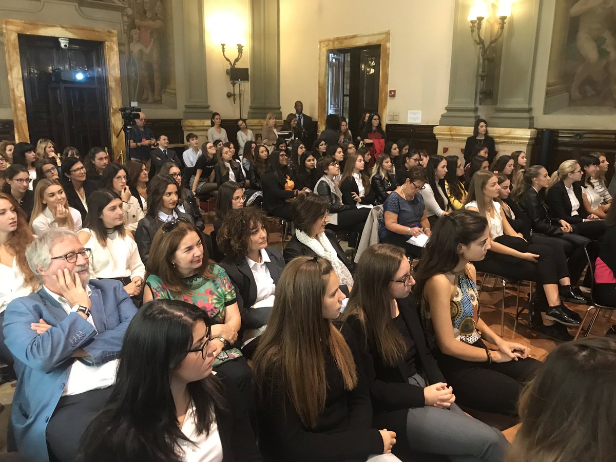 elisa_fmd's tweet image. #codinggirls @fmdigitale Ambasciatore Eisenberg inaugura la conferenza stampa #Codingirls @AmbasciataUSA @microsoftitalia Tante aziende e istituzioni presenti @BNL_PR @EnelGroupIT @AdeccoGroup @MirtaMichilli @chiararo