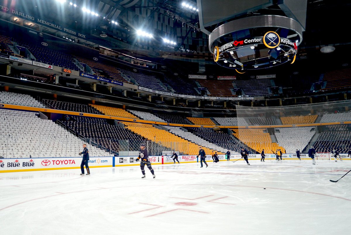 Our lines this morning:

        Skinner🔹Eichel🔹Reinhart
   Sheary🔸Berglund🔸Thompson
    Sobotka🔹Mittelstadt🔹Okposo
 Girgensons🔸Rodrigues🔸Pominville

        Scandella🔹Ristolainen
           McCabe🔸Dahlin
           Beaulieu🔹Nelson
 
#LetsGoBuffalo ⚔️ #Sabres