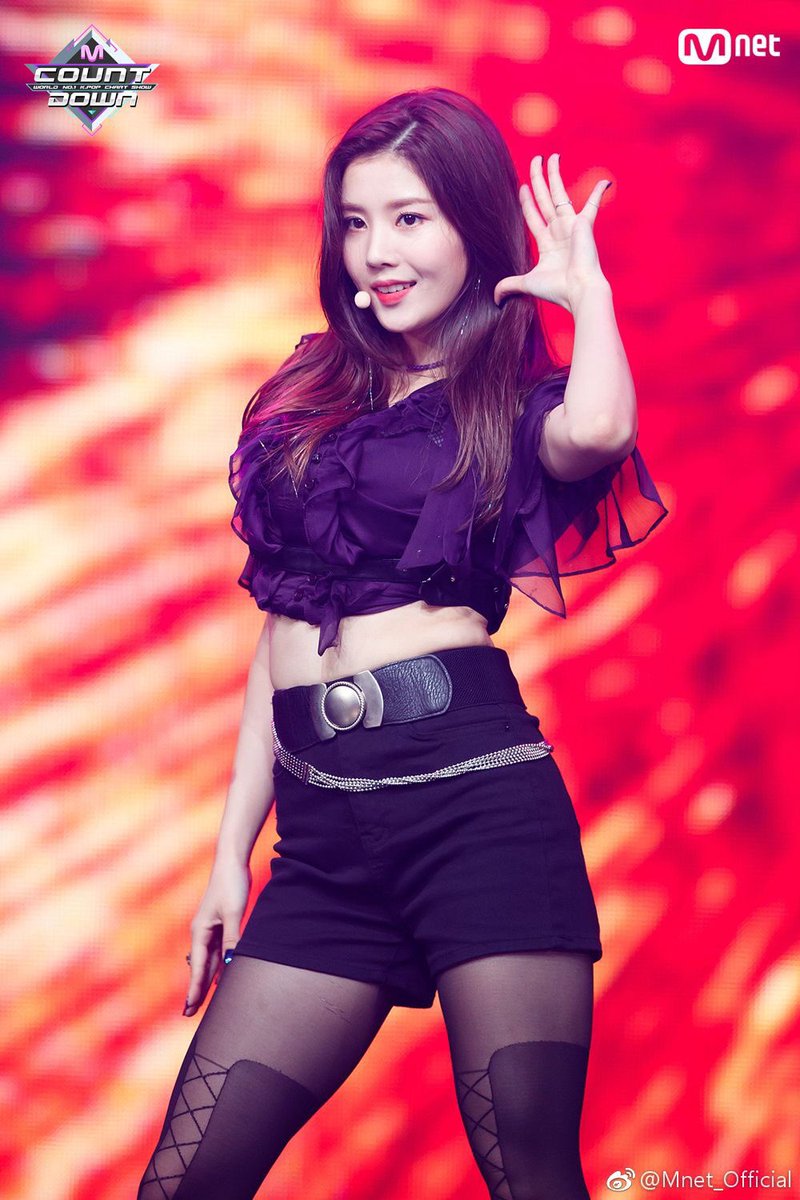 Koreaboo On Twitter K Pop Idols Are Bringing This 90s Hair Trend koreaboo-on-twitter-k-pop-idols-are-bringing-this-90s-hair-trend