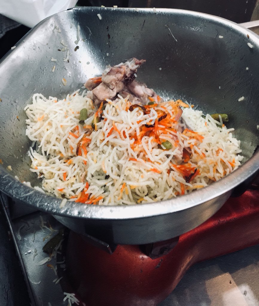 Serious biryani eaters go by the kilo ;) Sought the famous Alam biryaniwale in old Gulshaeed bazaar, Moradabad. Owned by a 6th generation khansama! There’s a delicious first time for everything 💛 #biryaniisbae