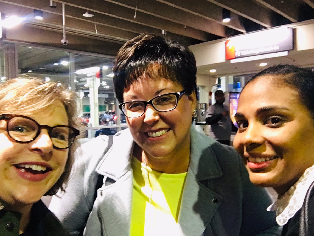 ZTEELUCKSINGH's tweet photo. It’s a wrap @PHLAirport after a great flight on @AmericanAir from @VisitSeattle for #GPlex2018 #Goodtimes https://t.co/LWxo3Io27H