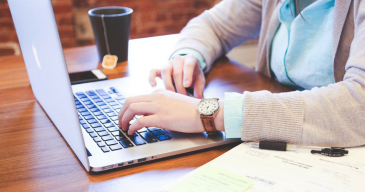RuletheRoomTTT's tweet photo. More than half of virtual presenters and instructors ARE UNAWARE of the mistakes they are making in front of their audiences and classrooms. In todays blog post we break down these common errors and what you can do to avoid them. #virtualtraining https://t.co/ePLE3bvMDA https://t.co/lpkmYaLkPk