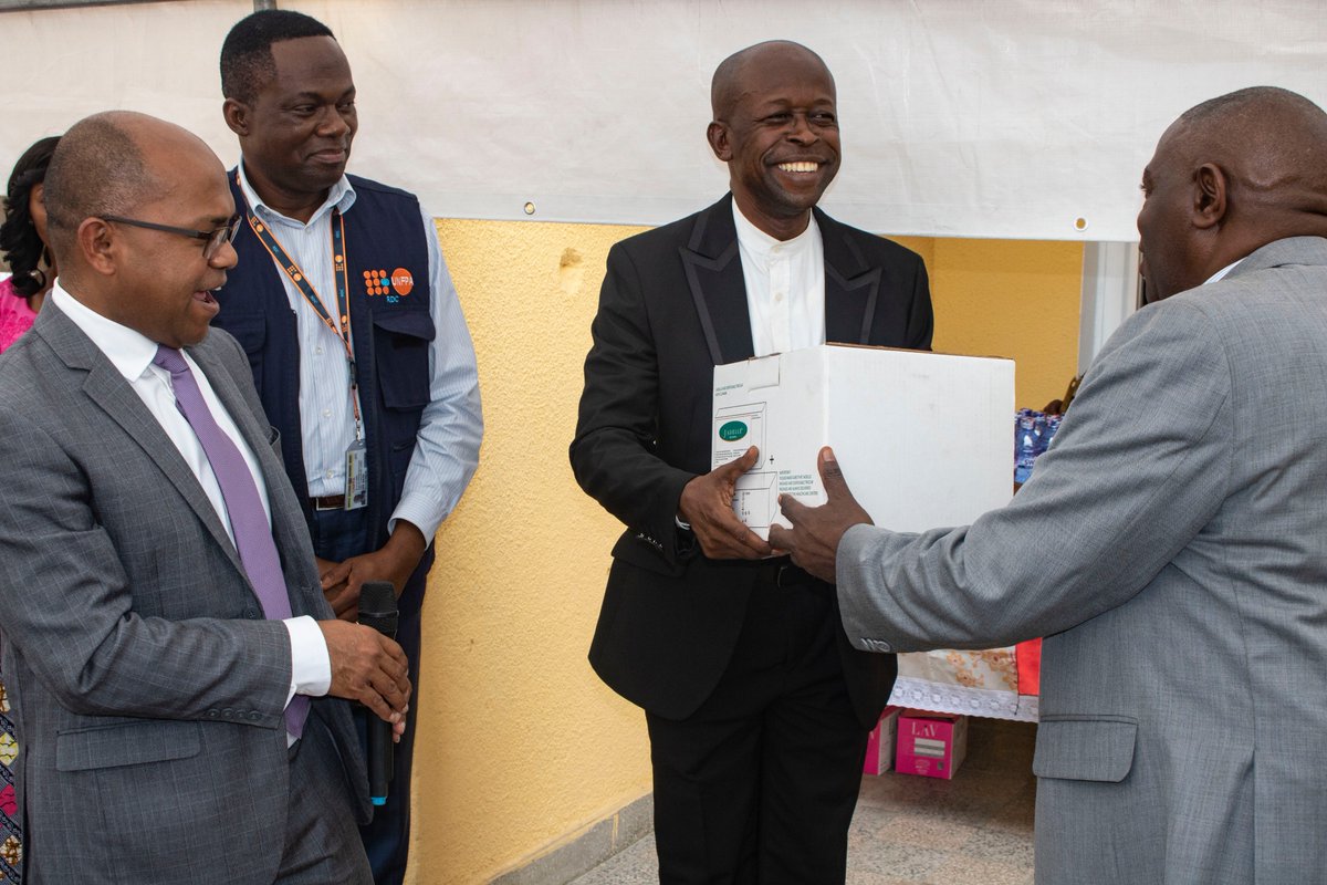 jclkam's tweet photo. Le Gouvernement de la #RDC a acquis des contraceptifs pour 1 million $ USD sur fonds propres .Achat effectué par #UNFPA et remis au Ministère de la Santé  Publique. @SennenHounton @UNFPARDC @victorrakoto @siaka_traore @AliWanogo https://t.co/iQzC9GnGfK