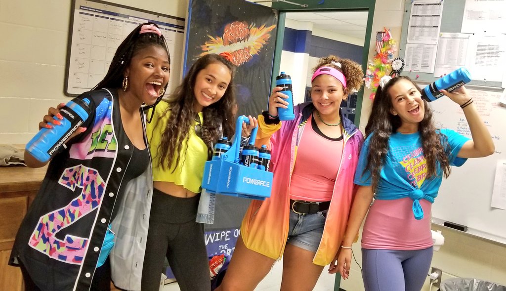 McNeilSportsMed's tweet photo. Some of our students decided to throw it back to when fanny packs were an everyday accessory #hoco2018 #throwbackthursday #GoMavs #ATlife #BeatWW @MHSMavs @mhsmavranch @mcneilstuco https://t.co/35VpD2Dl0b
