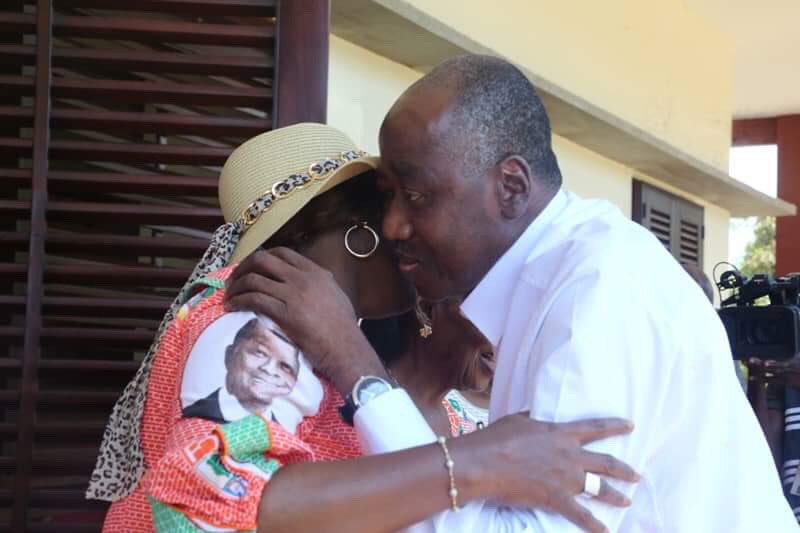 Kandiacamara_Of's tweet image. 🇨🇮ÉLECTIONS - RÉGION DU GRAND PONT/COMMUNE DE #JACQUEVILLE - Le candidat #Rhdp, au conseil régional des Grands ponts, #Gabriel #Yacé reçoit le soutien de la Présidente du RDR, #HenrietteDagriDiabaté, du Premier vice-président Amadou Gon Coulibaly et de la Sg #KandiaCamara.