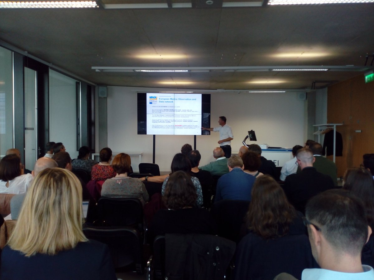 Co_ReSyF's tweet photo. Peter Thijsse from @EMODnet and SeaDataNet presenting on innovative marine geospatial trends at the Co-ReSyF event🌊 #marine #EarthObservation #big data #coresyf https://t.co/VhdODAOHss