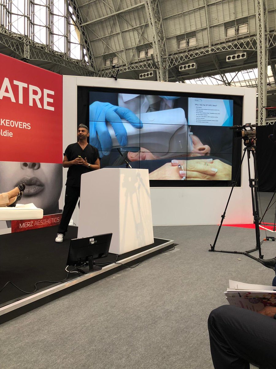 MiravueSkin's tweet photo. Our Senior Nurse Practitioner Wendy trialling the latest rejuvenation technology at CCR Expo 2018! #ccrexpo #skincare #kensingtonolympia https://t.co/aDmBu0X3HB