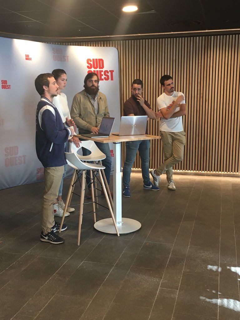 sudouest's tweet photo. 16h00 : les premiers groupes d’étudiants commencent à « pitcher » leurs sujets. Le thème cette année : « Les Newsletters innovantes » #Hackanews https://t.co/Pz9XT8uRiy