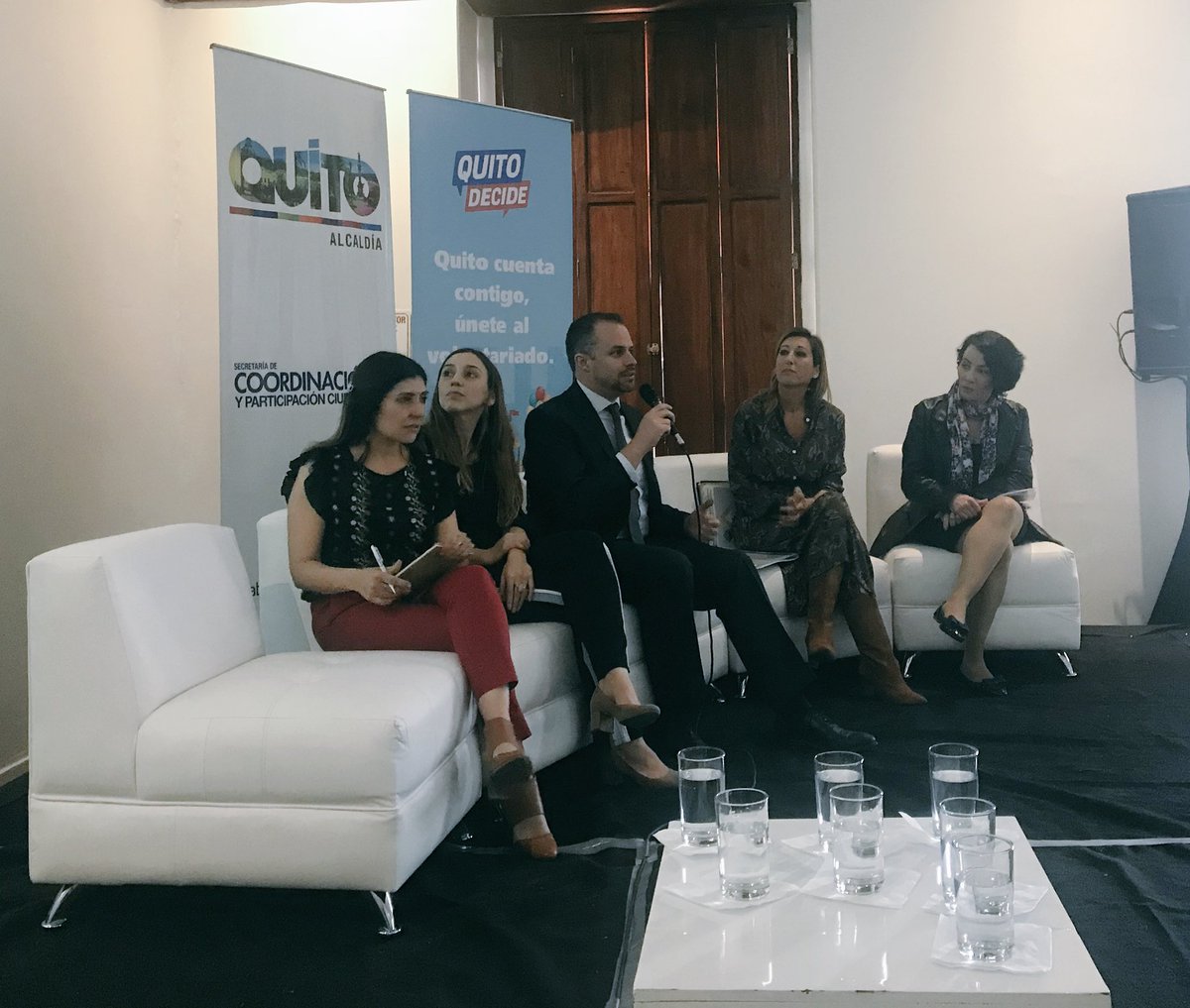 UCLG_OpenGov's tweet photo. Mesa redonda de buenas prácticas de #GobiernoAbierto a nivel local en #Habitat3Quito contó con experiencias de #BuenosAires #Quito #Madrid #SaoPaulo y #Bogota sobre políticas de salud, movilidad, sostenibilidad ambiental, participación y transparencia #OGPLocal #openlocalgov https://t.co/QV8Ih2tfIZ
