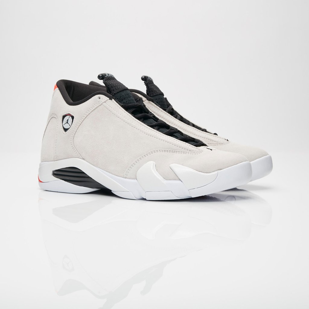 sneakersnstuff's tweet photo. Be like Mike! Find Jordans in your size in our sale. Click the link below. https://t.co/9PFedHsKIz https://t.co/0SvJYjDmlr