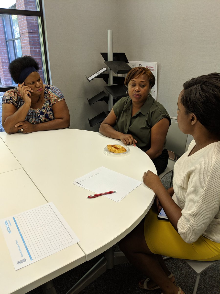 ChasCoLibrary's tweet image. The Dorchester Road branch @onthetablesc session is underway! Stop by for a chat (and some free breakfast 😁). #LowcountryOnTheTable ccpl.org/onthetable