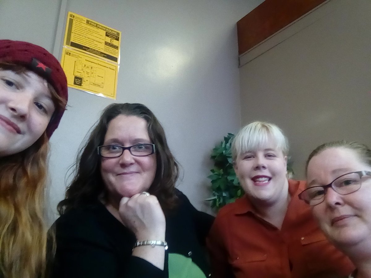 CallyDay's tweet image. The gang back together again. Miss these reprobates! @midgley_summer @themetaleast #students #buddies #differentpaths