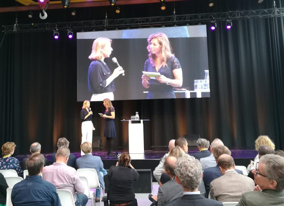 IvCB_nl's tweet photo. Staatssecretaris @SvVeldhoven (I&W) sprak vandaag op de @Inno_Expo. Innovatie komt van burgers en beleidsmakers maken graag gebruik van deze #expertise. Zeker als het tijdig en op de juiste plek aangeleverd wordt #IE2018 #IvCB https://t.co/4tLT1ABgv3