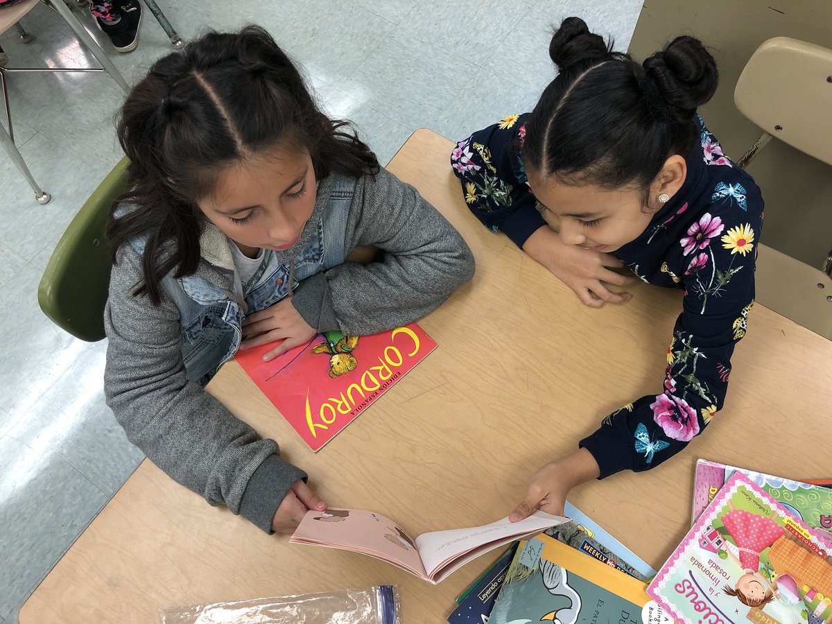 FrostSchool_4's tweet photo. We are partner reading for the first time this year during morning meeting. #21learns https://t.co/ofwvshwjRu
