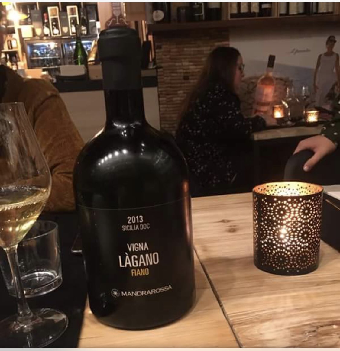 FallingGroup's tweet image. Non avevamo dubbi. “La storia di Àsta” ha raccolto consensi unanimi nell’incontro del #FallingBook di ieri e passa direttamente in finale. Sempre splendide queste serate