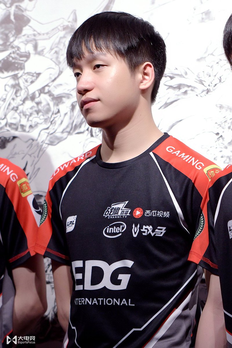 eSportsFocusCN's tweet photo. #EDG Fanmeeting https://t.co/t7UFgAprXC