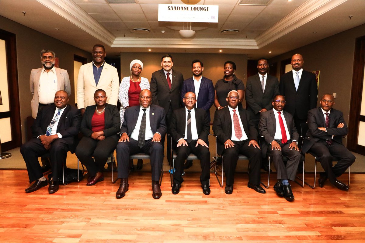 Am24Radio's tweet photo. Bodi ya Taasisi ya Sekta Binafsi nchini (TPSF) ikiongozwa na mwenyekiti, Bw. Salum Shamte, wamemtembelea Gavana wa @BankOfTanzania, Prof. #FlorensLuoga na Manaibu Gavana, kufanya majadiliano yenye lengo la kuboresha mahusiano ya kikazi miongoni mwa taasisi hizo. https://t.co/mrHGeORCyU
