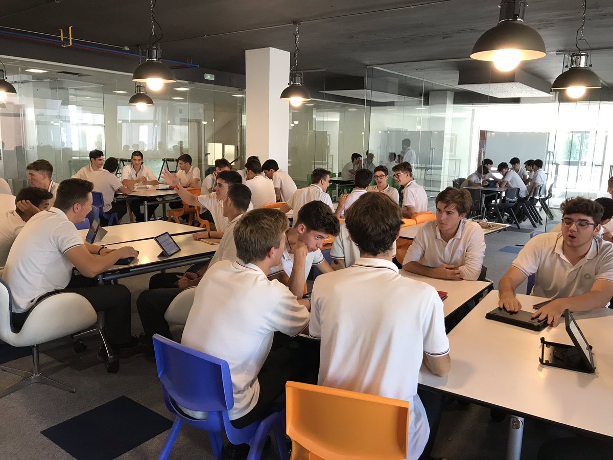 Espectacular preparación del Summit 2018 con alumnos de 2º de Bachillerato del <a href="/CMulhacen/">Colegio Mulhacén</a>