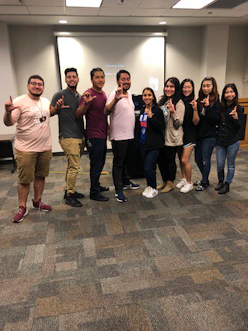 DePaulLambdas's tweet photo. Big thank you to everyone who came out to our Mean Girls movie screening! Last night was, como se dice, #SoFetch 😏

#MeanGirlsDay #OnWednesdaysWeWearPink #GUTimes https://t.co/SN5w0wrkWx