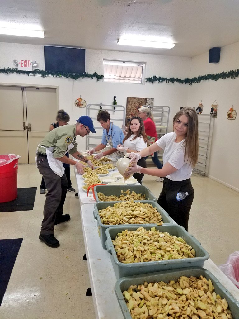 rvrangers's tweet photo. Helping our community and the Paradise Ridge Chamber of Commerce reach their goal of baking 1,000 apple pies by Friday for this weekend's Johnny Appleseed Days. Celebrating its 130th year, Johnny Appleseed Days is the oldest harvest festival in the state! @rvhswolverine @pusdk12 https://t.co/lQcVMPpy5O