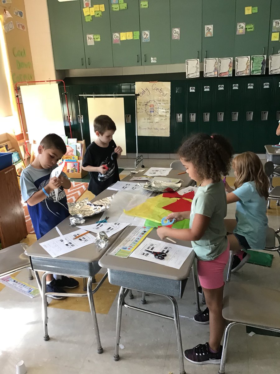 Mrs_PottsG14's tweet photo. These leaders used their mechanical engineering skills to create, test, and modify sails! #leaderinme #LeadershipLivesHere #colonialsd #sousharks #powerofwecsd @sousharkscsd https://t.co/DBsQ7iiDkZ
