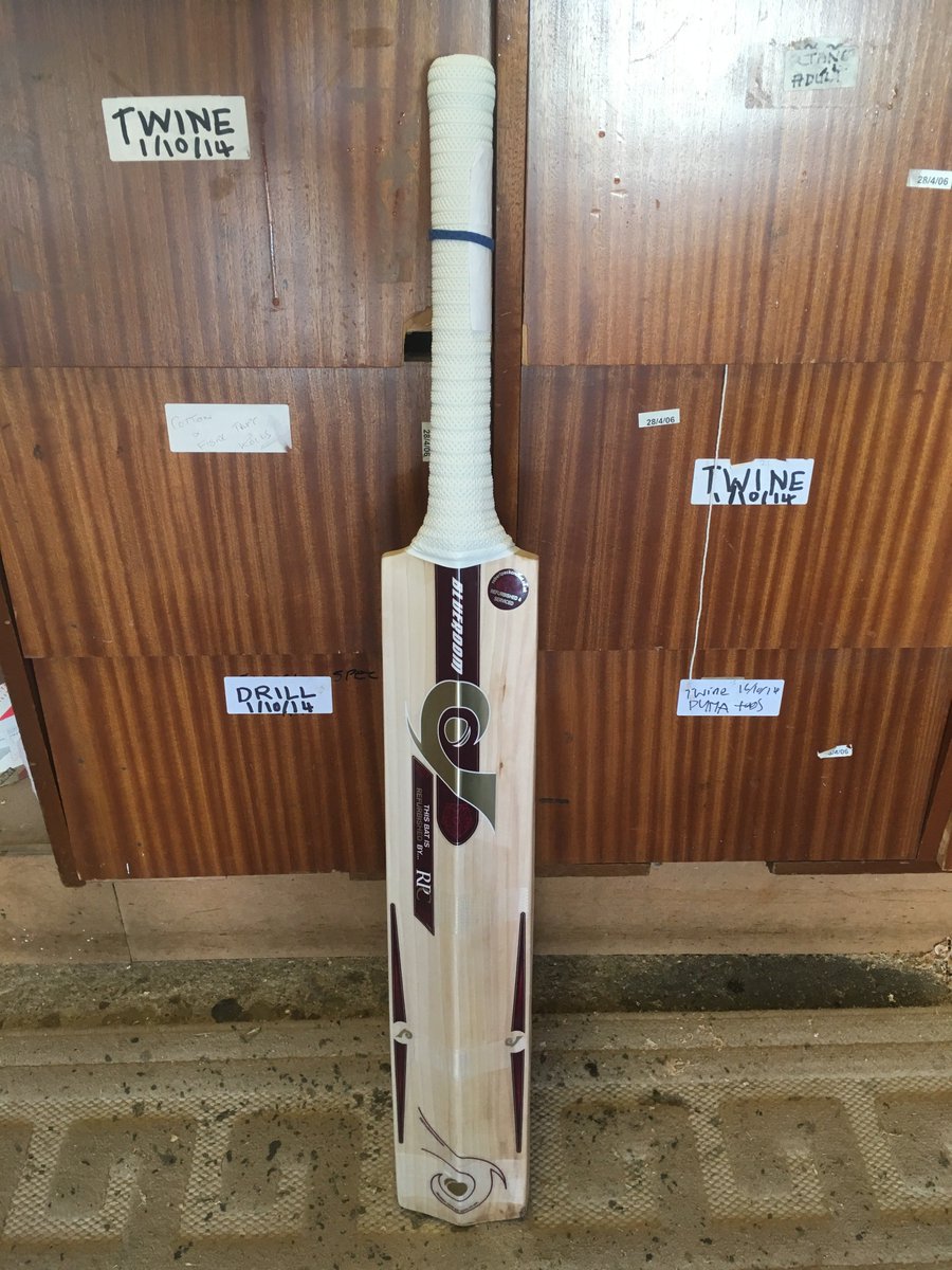 RobPackCricket's tweet photo. Another repair and refurbish done! Get your bats to us before winter nets to avoid the rush!! #WhackIt #Blueroom #Repairs #Refurbishment #LovelyLabels #RPCricket https://t.co/rL9wMl4wfp