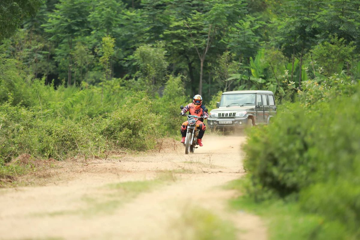 SyedcoolSyed's tweet photo. #rallylife #yamaha #AdventureTime @FoxMotorsportOT @yamaharacingcom @SuperMotoOutfit #foxhelmet #racinglife #TAD17 #teamautodragracing17 https://t.co/GaC97w7clW