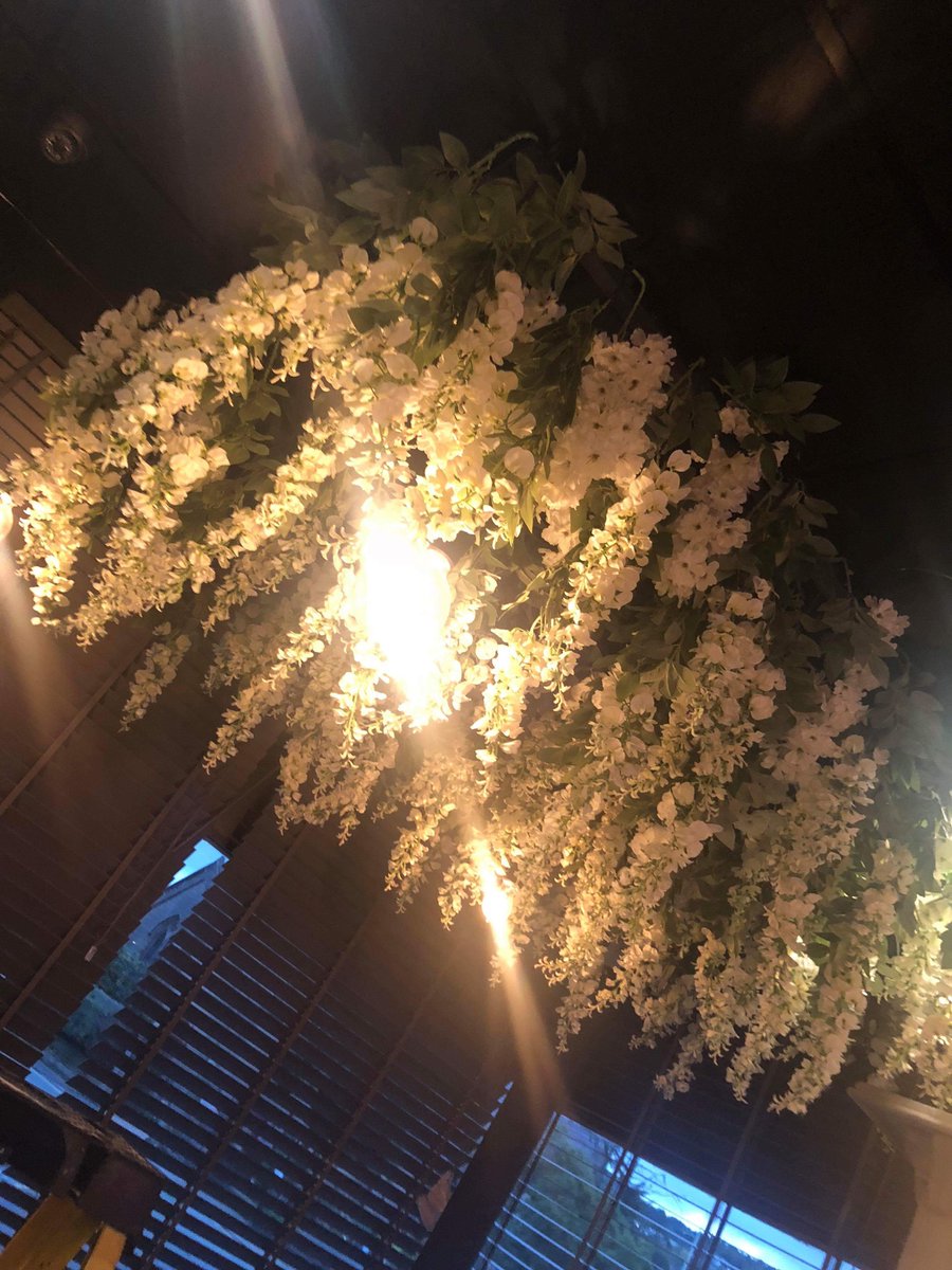 jvvccashton's tweet photo. This is what one of our lovely Customers did with the beautiful 
Silk Wisteria #vanvlietashton
#wholsaleflowers
#flowers
#plants
#ceramics
#weddingsupplies 
#floristssupplies
#tradeonly https://t.co/TS6dL8ZpEt