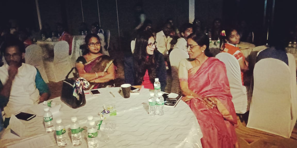 Fijeeha's tweet photo. Ms Swaati Jain, Editor-in-Chief of @oswaal_books while interacting with Ms K Sandhya Rani, Commissioner at our 6th edition of #OswaalBooksRTDVijaywada 2018.
#OswaalBooks #Fijeeha #FutureOfSchoolEducation
#AndhraPradesh
@SwaatiJain @prashantjain18 @GreyMattersPR @navneetanand https://t.co/tIPj0UK0vD