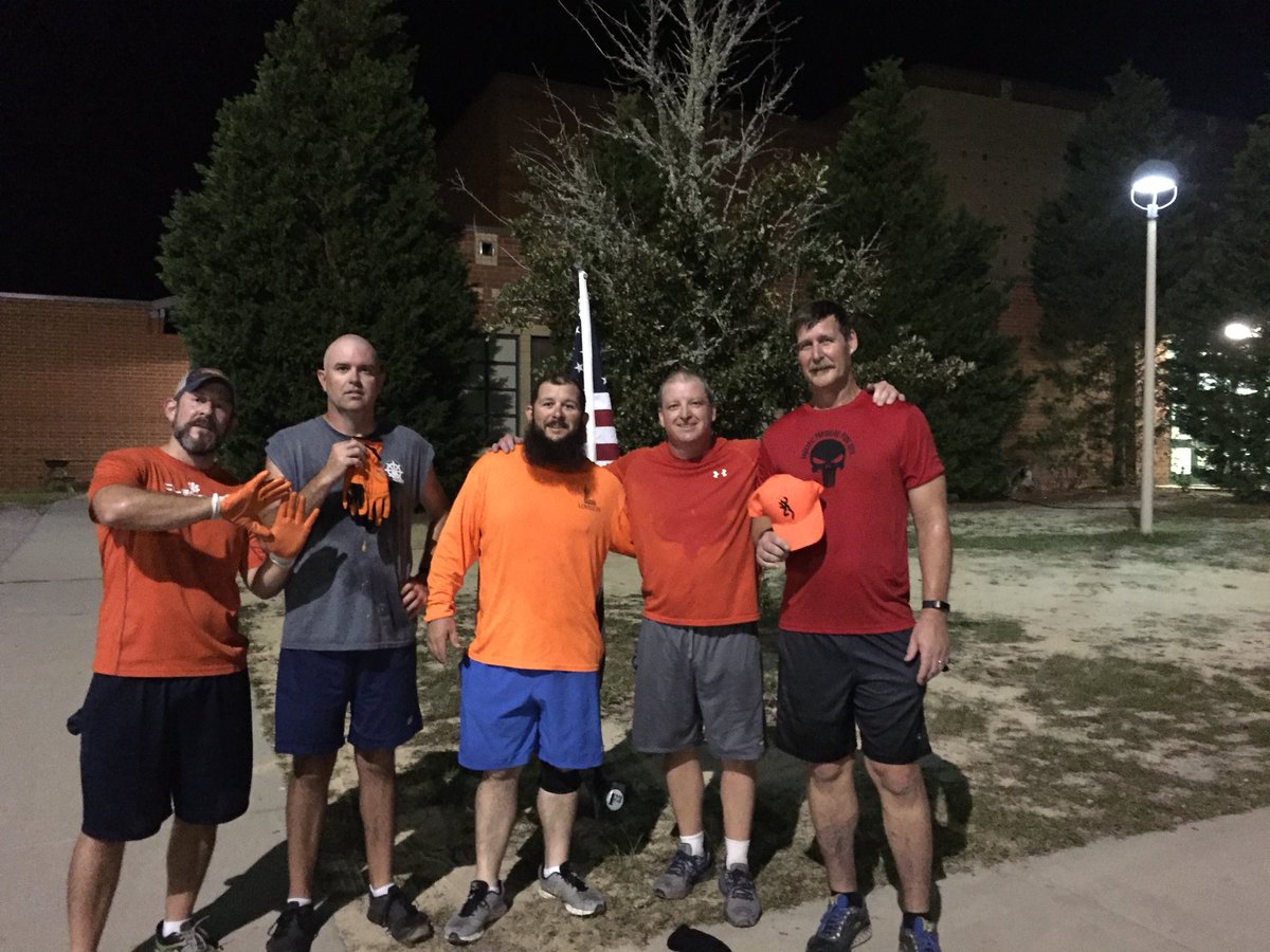 zachmoore624's tweet photo. 8 Pax @F3SnakePit went “to the 50 and back” several times and finished up with the Hallelujah Chorus.  Great work men!  @F3LexSC @F3Alpha #DarthVisor https://t.co/84JD0gfbGg