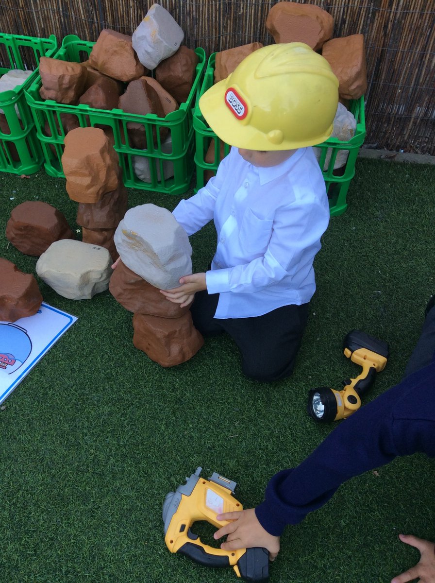HPACH2015's tweet photo. @HPACH2015 Our wonderful Nursery pupils at play and work in our exceptional Nursery environment. #EYFSExcellence #Gettingthefoundationsright @HarrisFed https://t.co/DhexTvcdPI