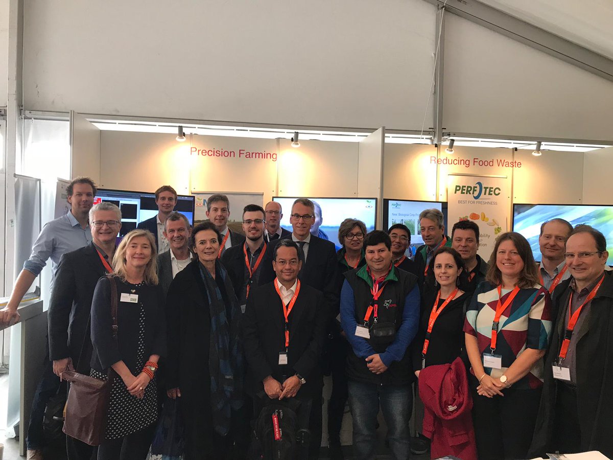 minlvvn's tweet photo. Precision agriculture or satellite farming enhances productivity and quality and minimizes pesticides. We've met a research team #NLinBrasil today to share our knowledge @WUR #IE2018 - https://t.co/wwKpCzfVf5 https://t.co/OdThgr7nl8