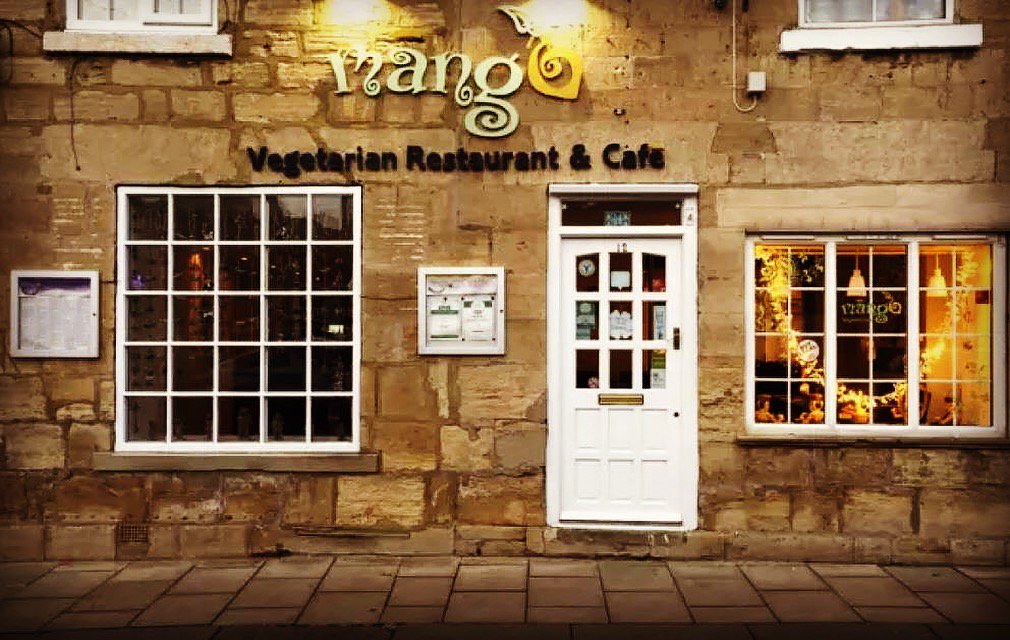 mangowetherby's tweet photo. We want the Mango experience to be truly authentic for our customers! Not only do we pride ourselves on our delicious food, but our friendly staff and vibrant atmosphere. Book your table today! 01937 58 57 55 📞 #vegetarianfood #vegetarian #indianfood #Wetherby https://t.co/6XhHrHbdyk