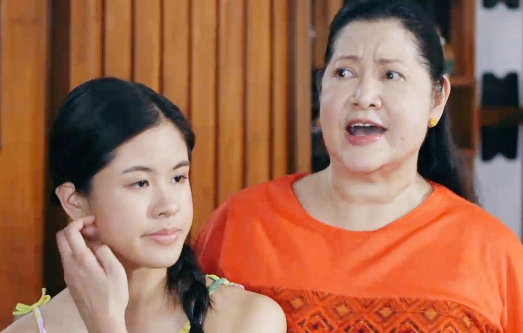 superkdkd's tweet photo. Pero hindi pala. Sa palaisdaan pala pupunta Kuya nya. Nabasag ang umaasang #MarTy heart nya hahaha. Si Lola Becca naman pusher ng #MaRene. Lol

@delavinkisses 
#PlayHouseAlmostOver https://t.co/xbFVauWXhC