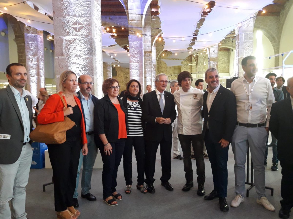 PD_Barcelona's tweet photo. 🎉@xaviertrias, @neusmunte, @rblasi i @sonia_recasens a la inauguració de San Miguel Food &amp; Music Explorers #BCNTAST, organitzat per @RestauracioBCN. Veniu a gaudir d’un esplèndit esdeveniment que et permet gaudir de la gastronomia d’autor i música en directe, al @MuseuMaritim. https://t.co/yaVnPT6SbM