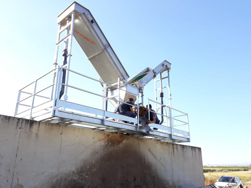 mecsegales's tweet photo. Incorporation of two #prefiltration #ramps into an old #slurry #separator of a #cow #farm, which is cleaned with water💧. With this equipment, separation costs are reduced by 70%!💰 #Livestock #farming #SOLUTIONS https://t.co/g5BKLJA7ed